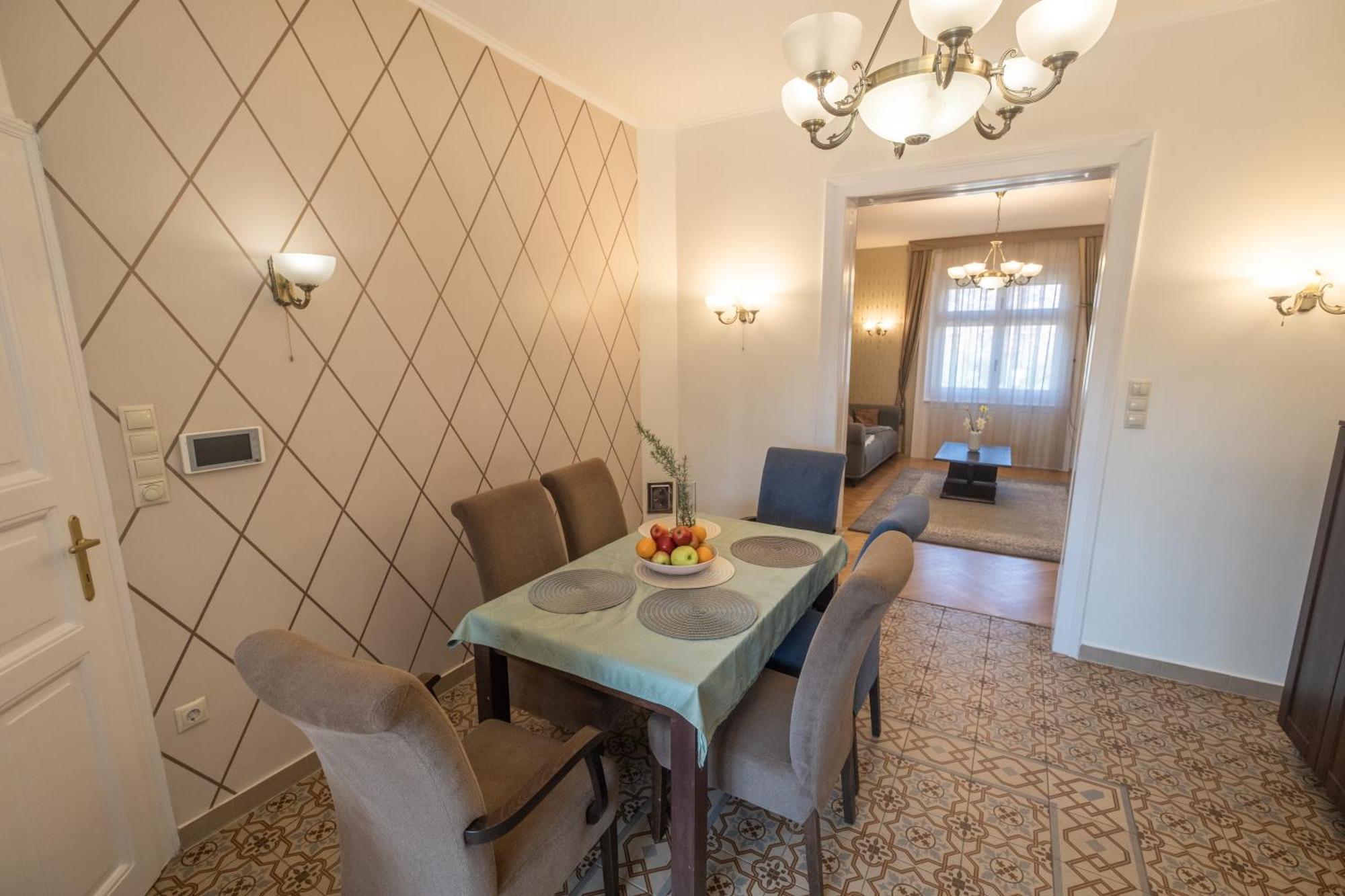 Giovanni'S Airport House Budapest Bagian luar foto